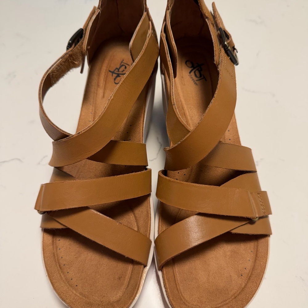 Women's OTBT TERESA Tan Wedge Sandals SIZE 7 EUC - Picture 2 of 8